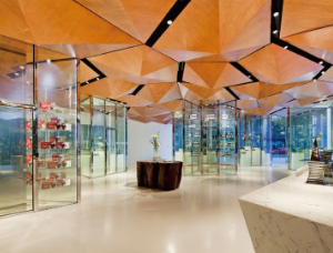 美國展臺設(shè)計(jì)公司如何在展臺搭建中合理利用玻璃材料的？